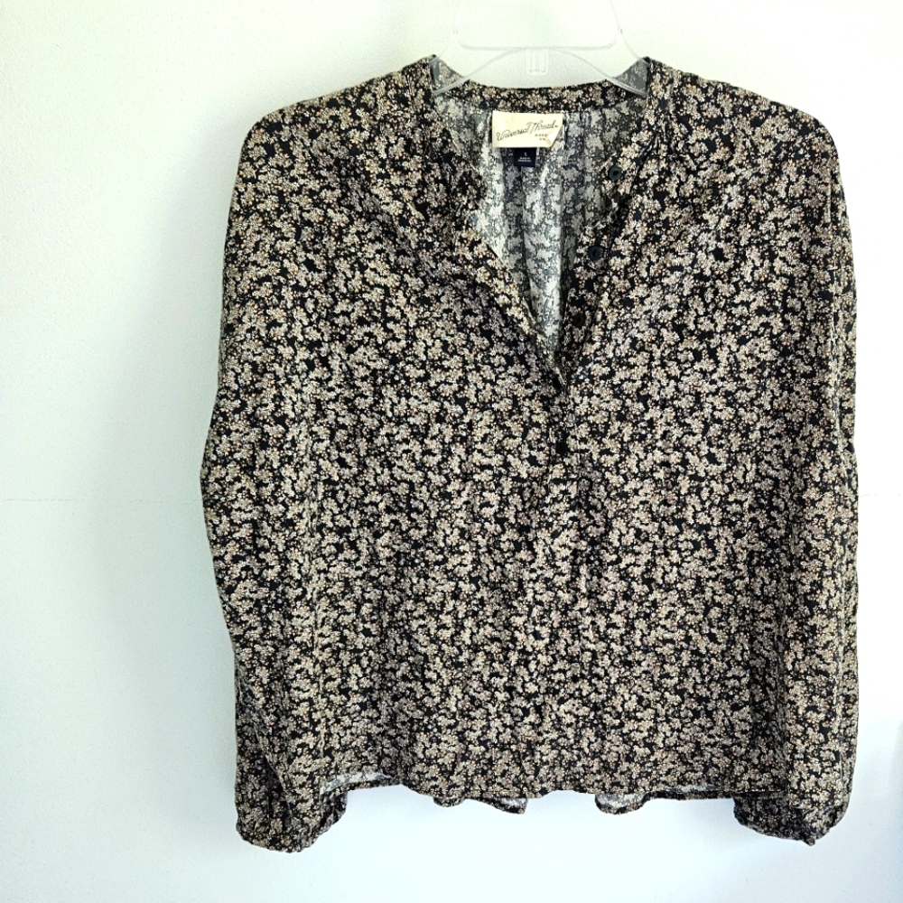 Universal Thread tan and black  floral pullover blouse